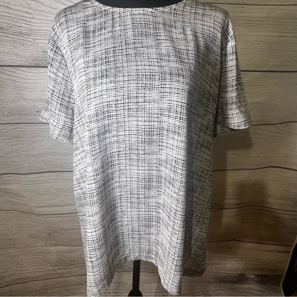 Worthington scoop neck short sleeve tweedy blouse
